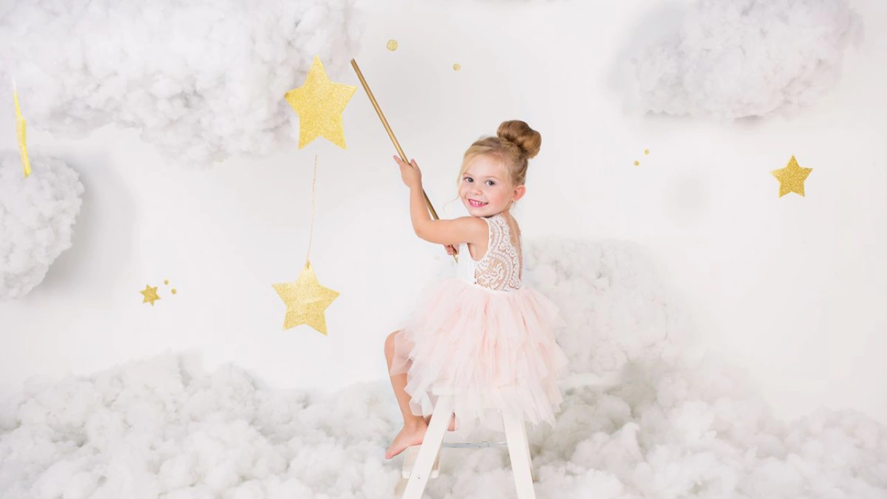 ژست عکس کودک در آتلیه